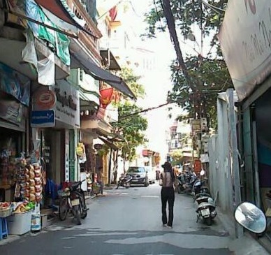 Tren pho bui ngoc duong co cua hang nhan sam ha noi uy tin 2