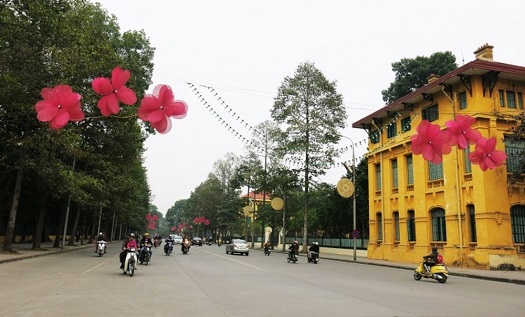 cua hang nhan sa ha noi tai pho hung vuong